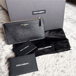 Auth Dolce & Gabbana NWOT bk leather zip wallet gold hardware box,dust bag, card